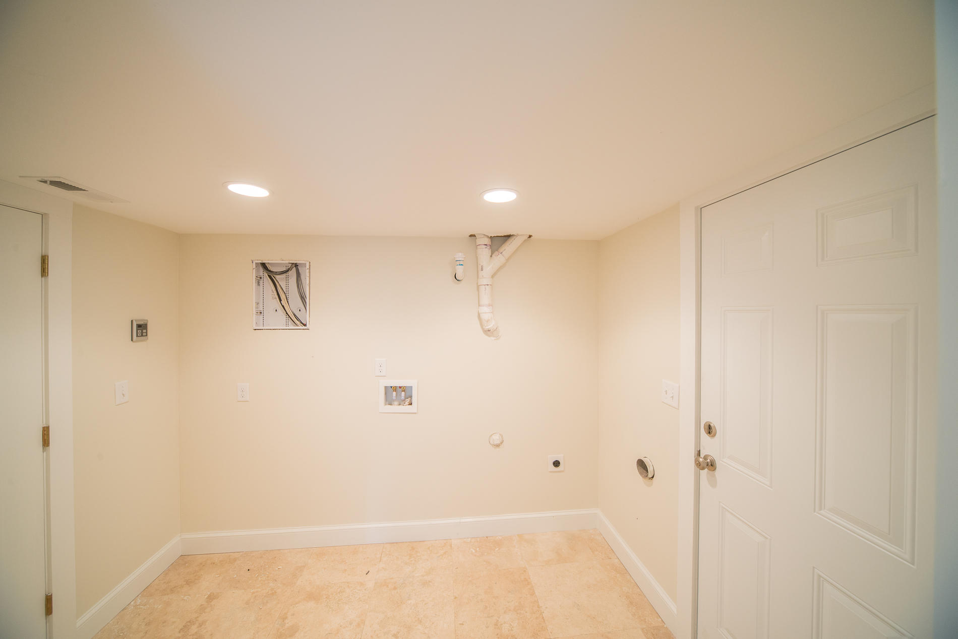 30 Jamestown Road Charleston, SC 29407 - Photo 34 of 42 laundry room/mudroom