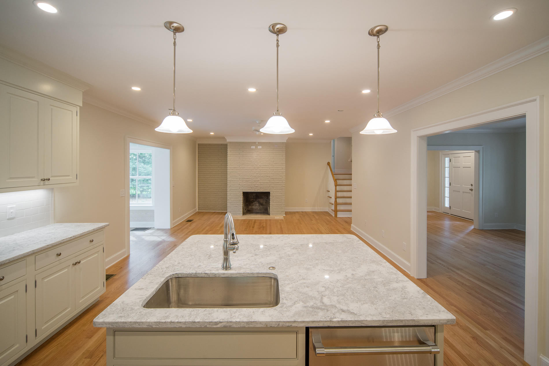 30 Jamestown Road Charleston, SC 29407 - Photo 5 of 42 kitchen with island