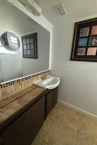 $179,000 | 1780 Northeast 191st Street, Unit 8032, Miami, FL 33179