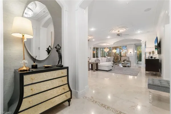 a very nice looking room with a mirror