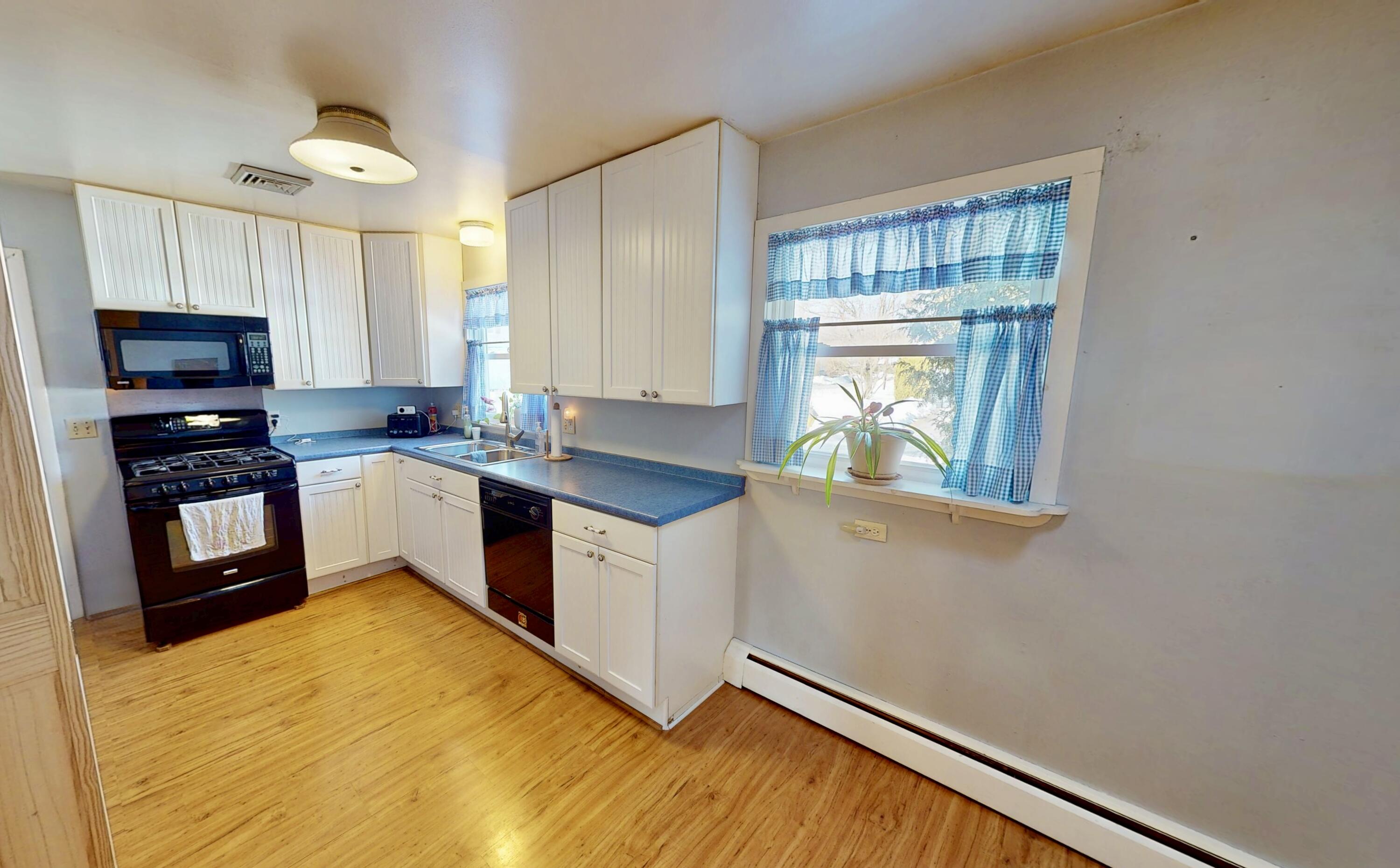 2 Stratford Road Plattsburgh, NY 12901 - Photo 5 of 31 Gallery Image 5
