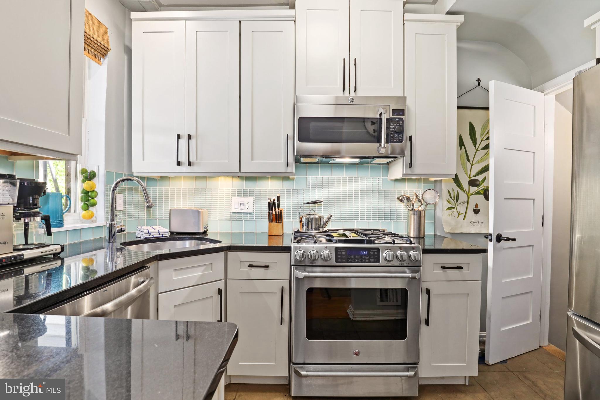 635 Columbia Road Northwest Washington, DC 20001 - Photo 13 of 36