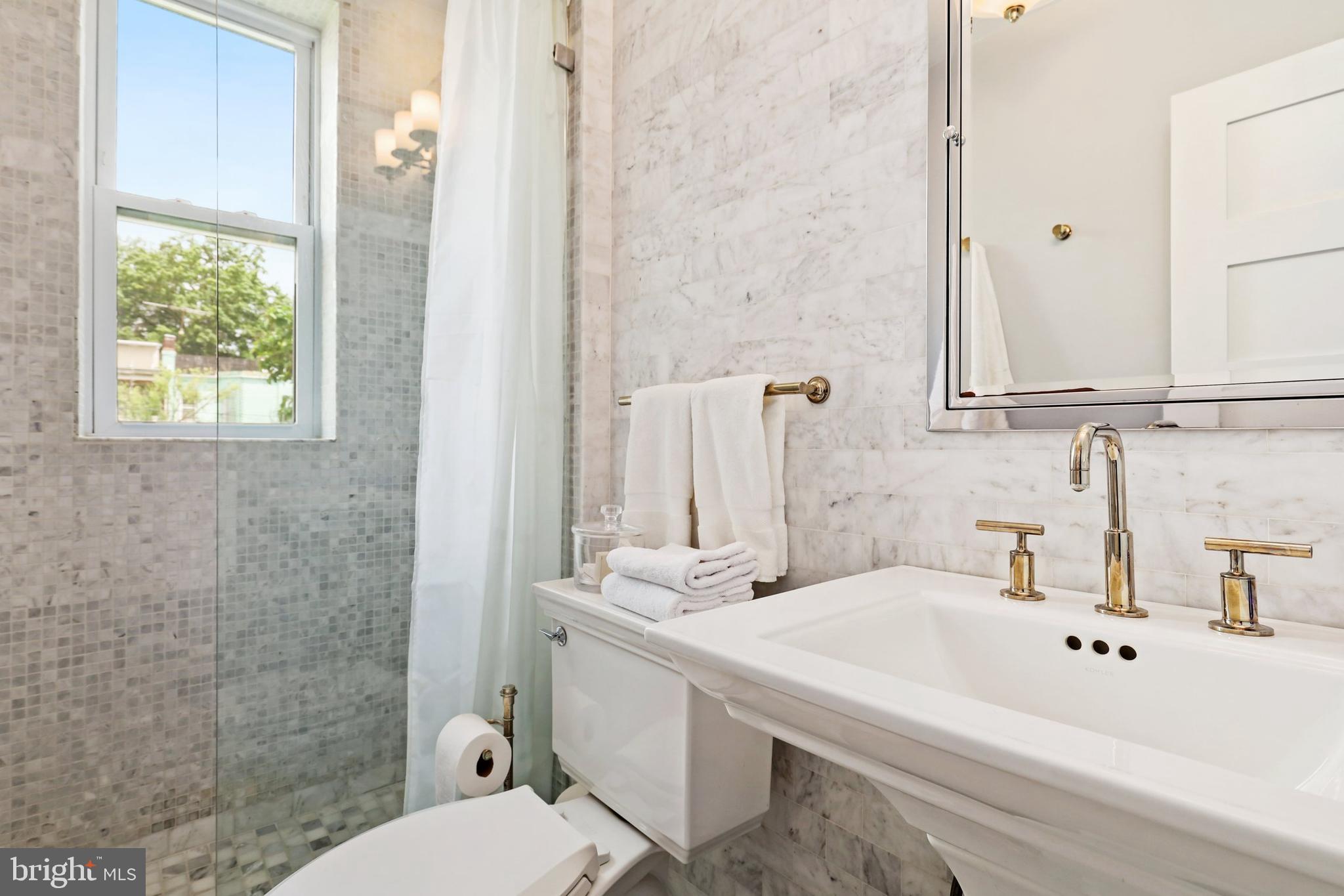 635 Columbia Road Northwest Washington, DC 20001 - Photo 18 of 36