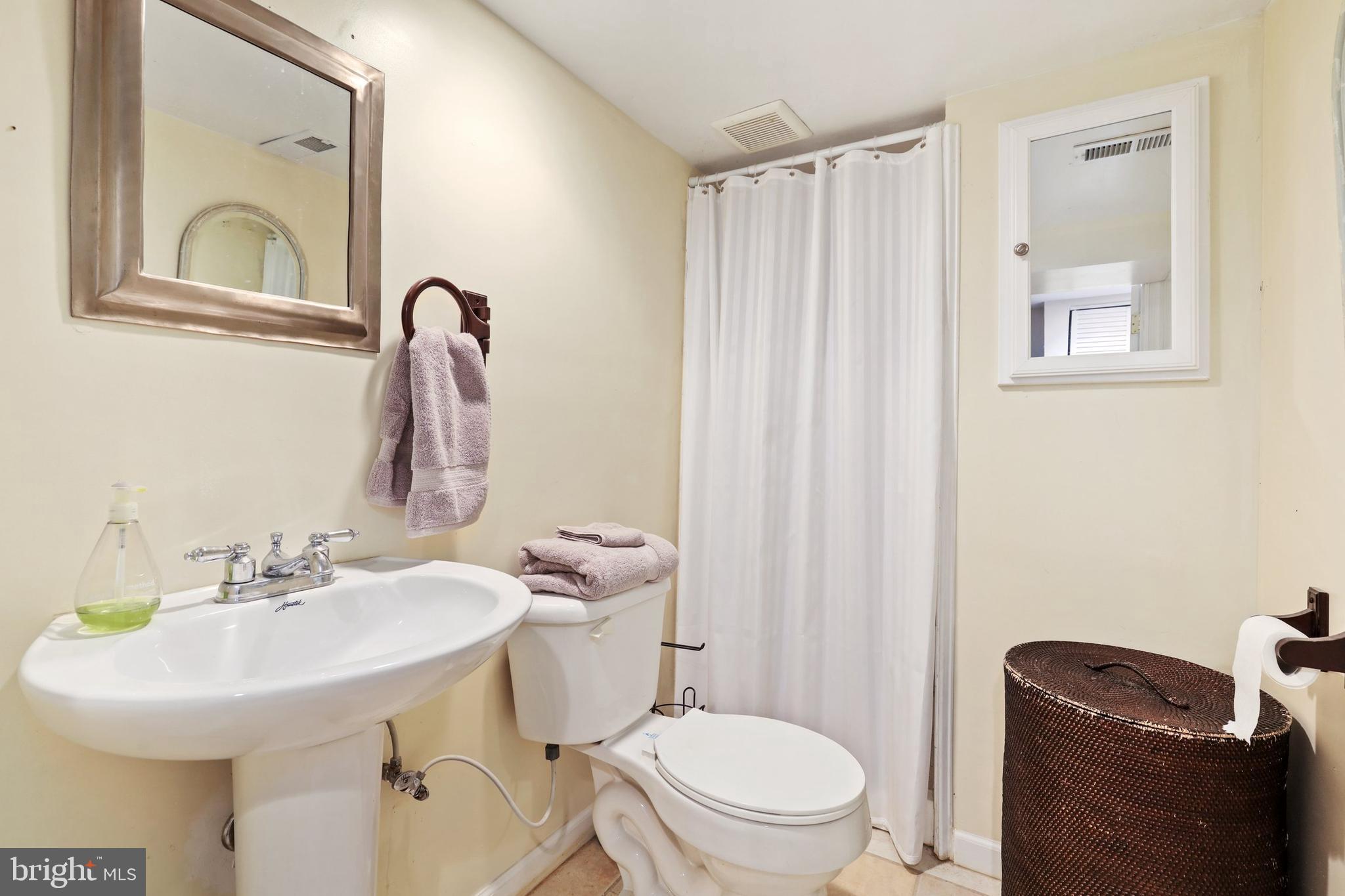 635 Columbia Road Northwest Washington, DC 20001 - Photo 25 of 36