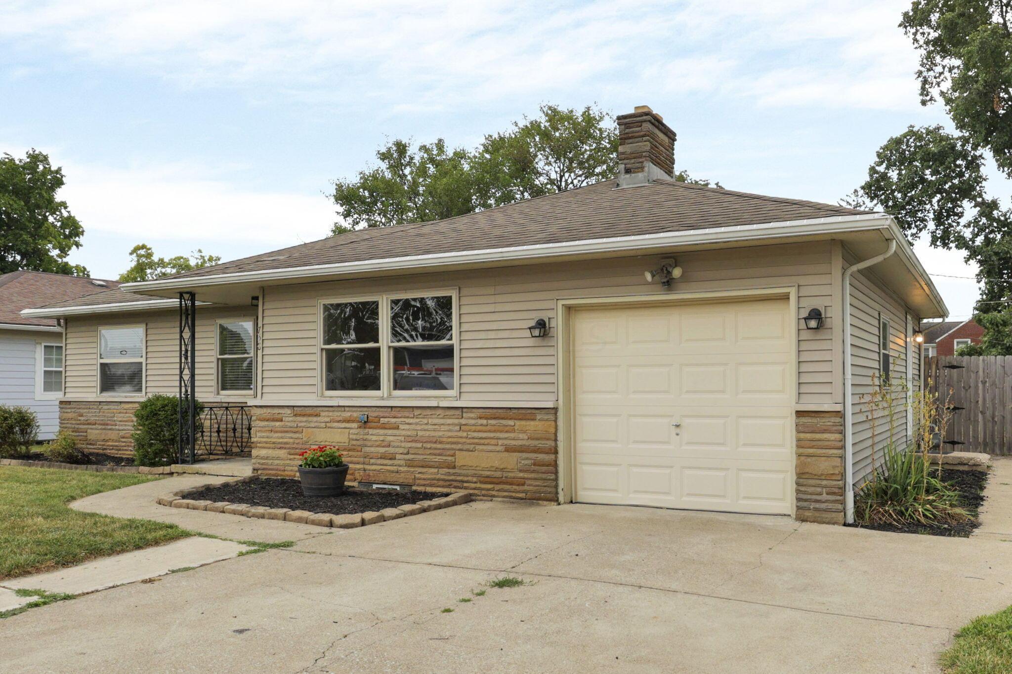 758 Salisbury Road Columbus, OH 43204 - Photo 3 of 34 3-web-or-mls-0N4A1649 - Copy