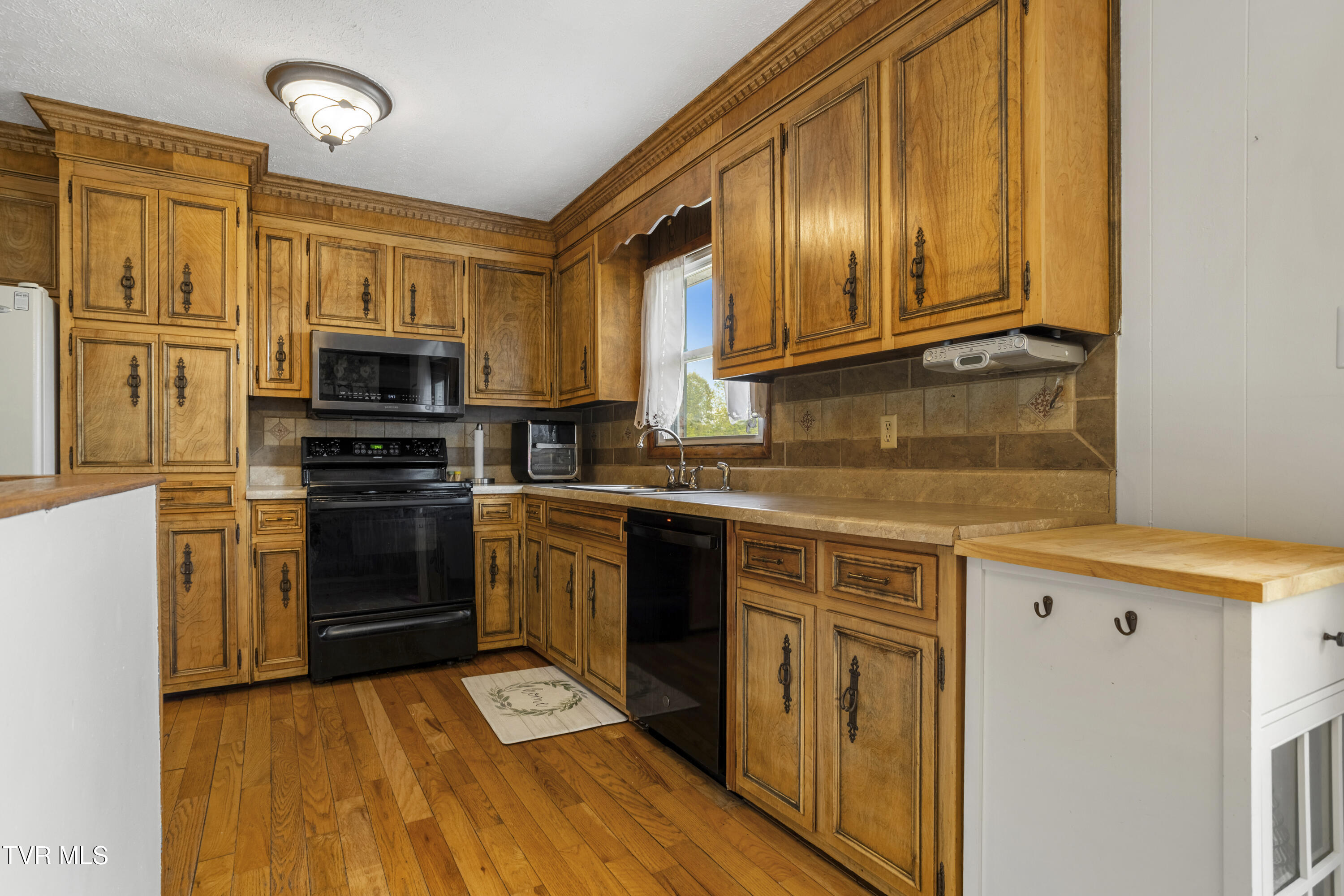 104 Ridgemont Street Bristol, TN 37620 - Photo 12 of 60 177A3824-HDR