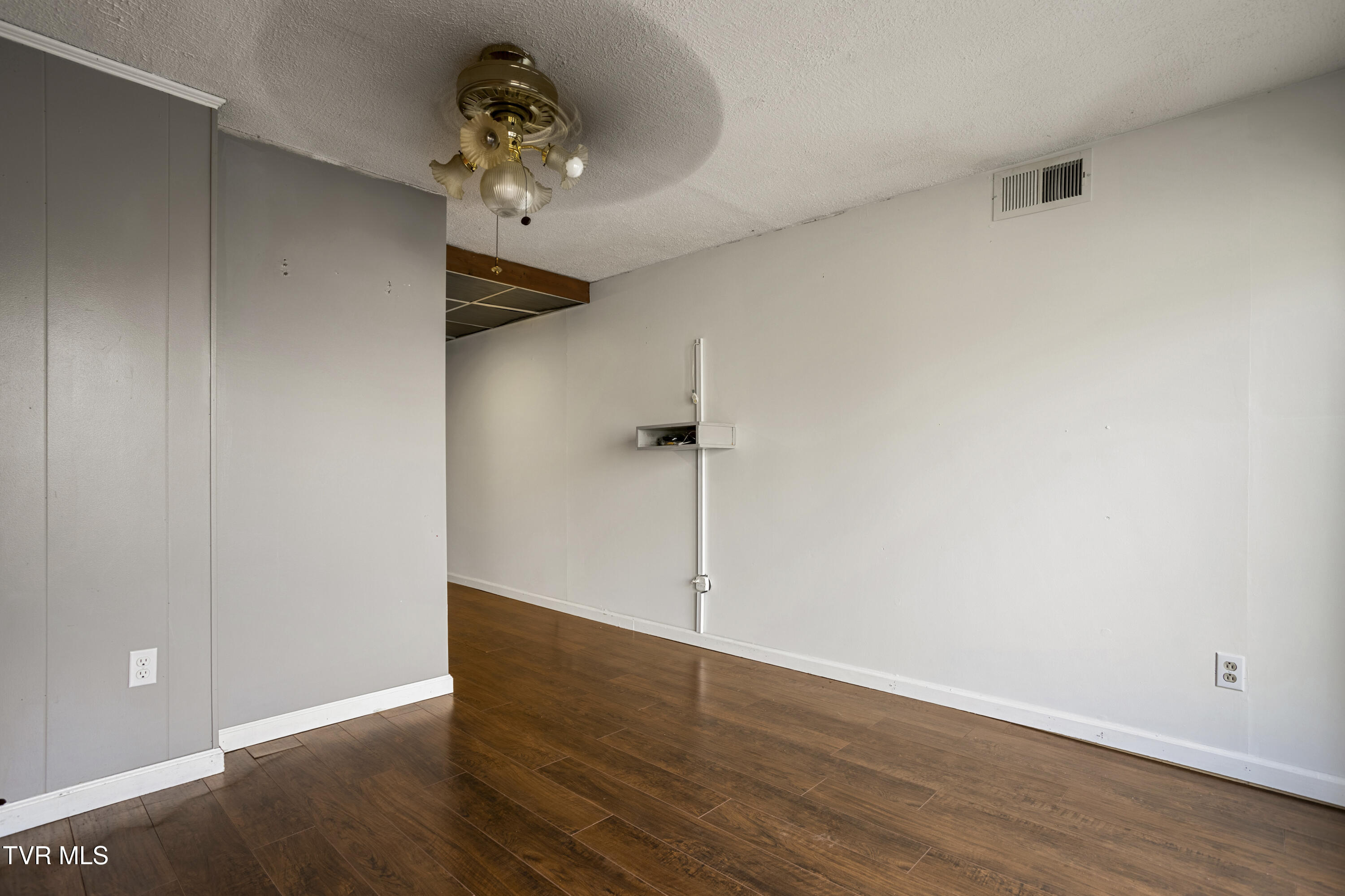 104 Ridgemont Street Bristol, TN 37620 - Photo 27 of 60 177A3868-HDR