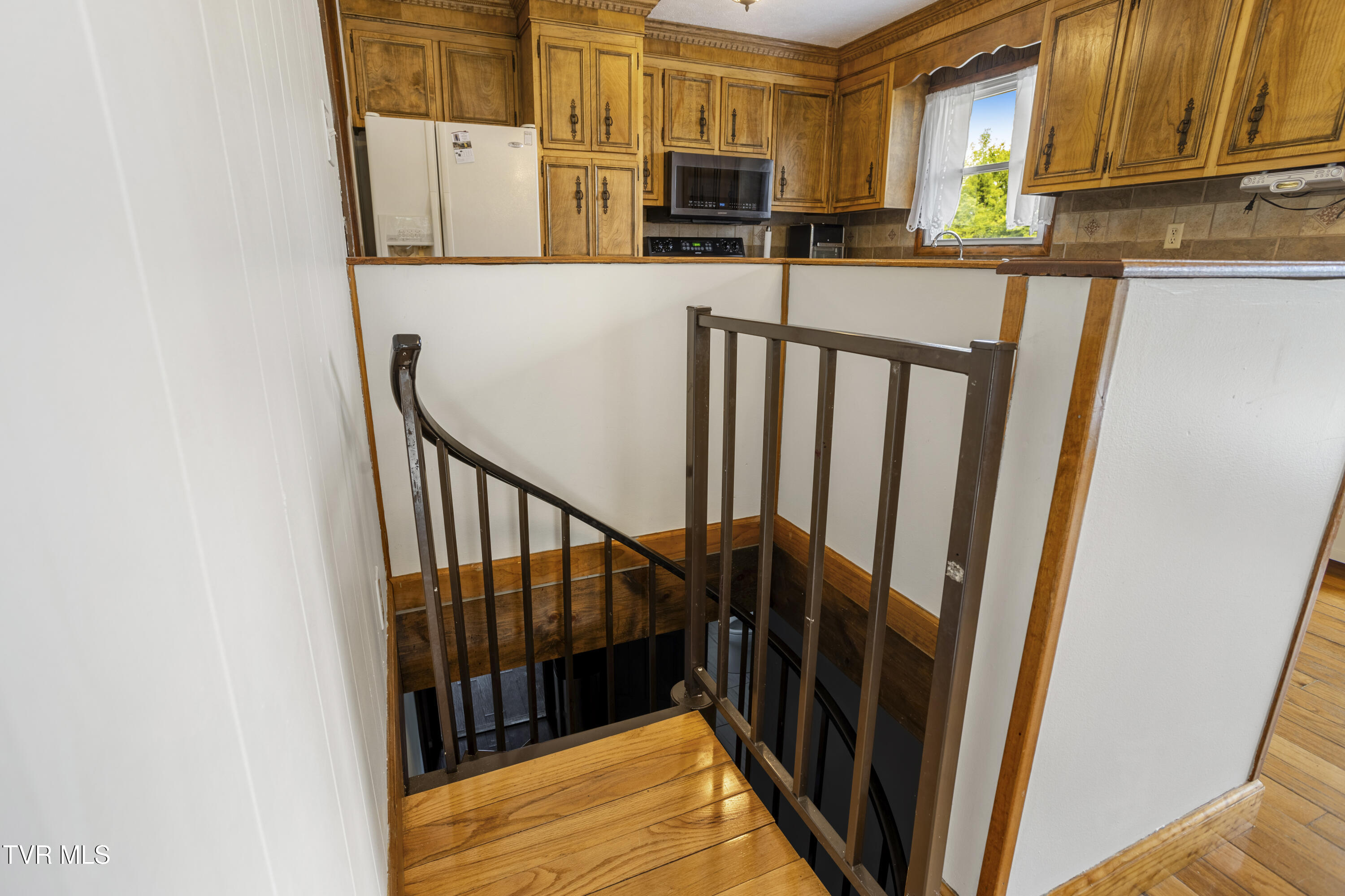 104 Ridgemont Street Bristol, TN 37620 - Photo 30 of 60 177A3856-HDR