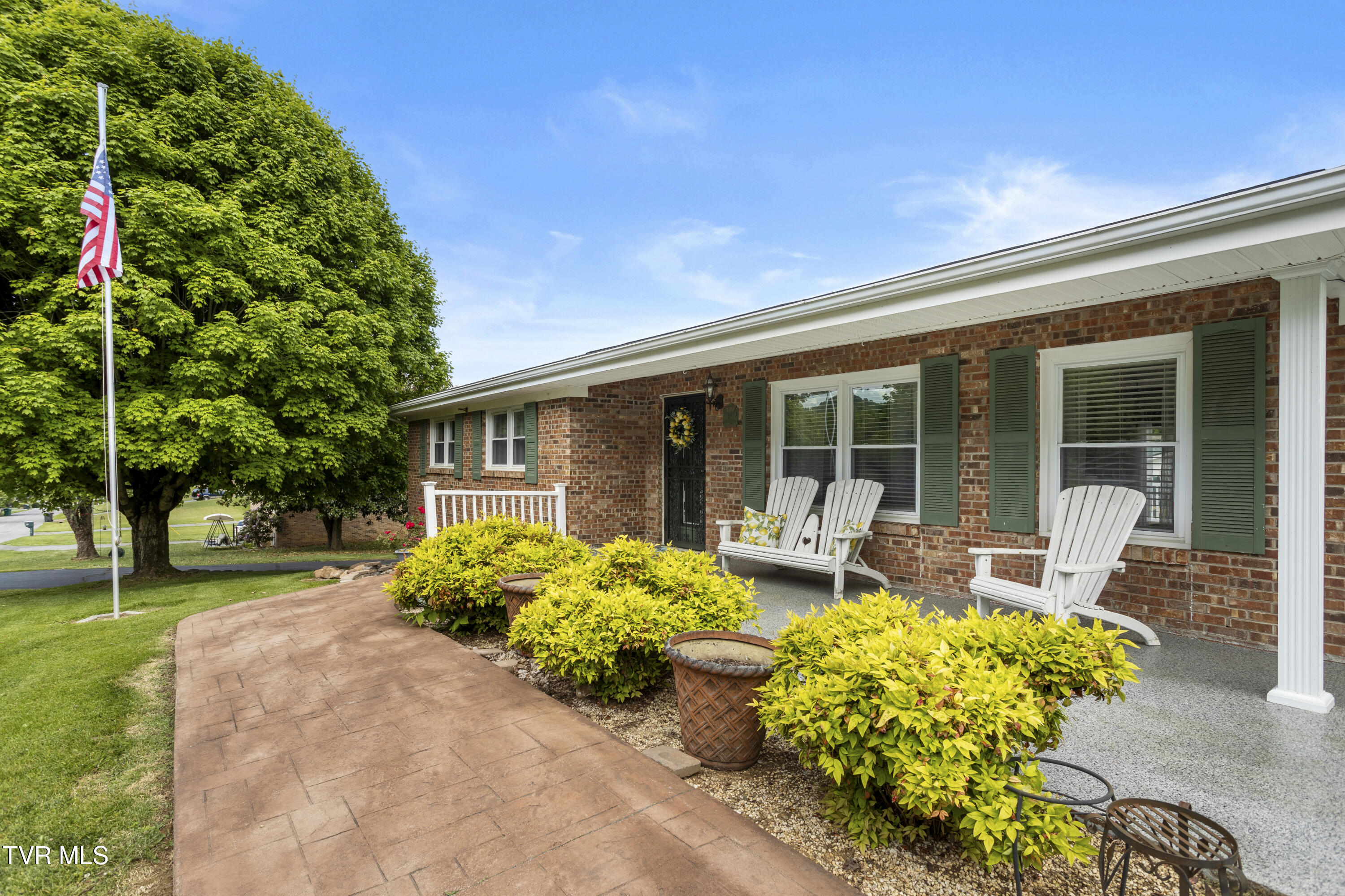 104 Ridgemont Street Bristol, TN 37620 - Photo 3 of 60 177A3748-HDR