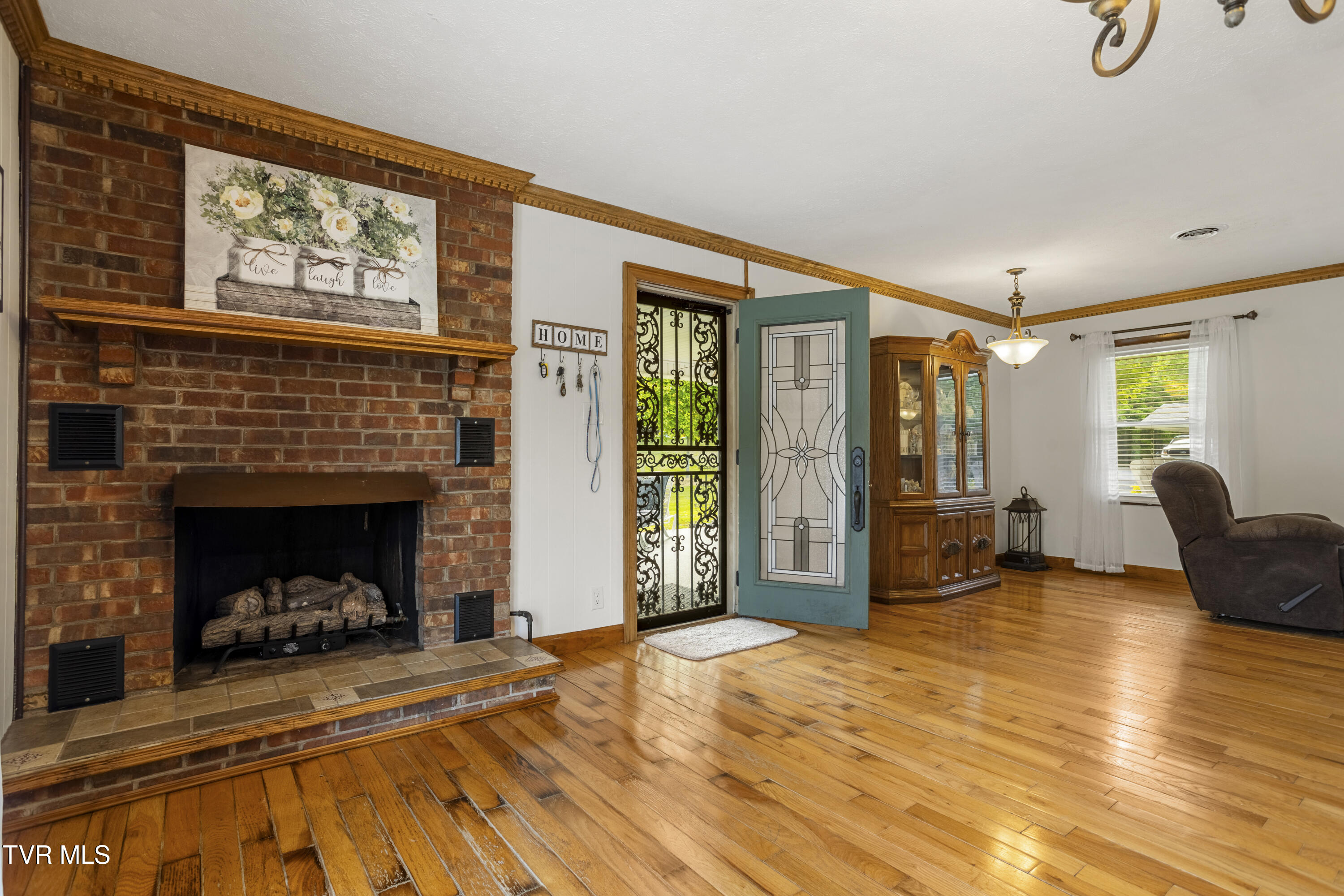 104 Ridgemont Street Bristol, TN 37620 - Photo 6 of 60 177A3836-HDR