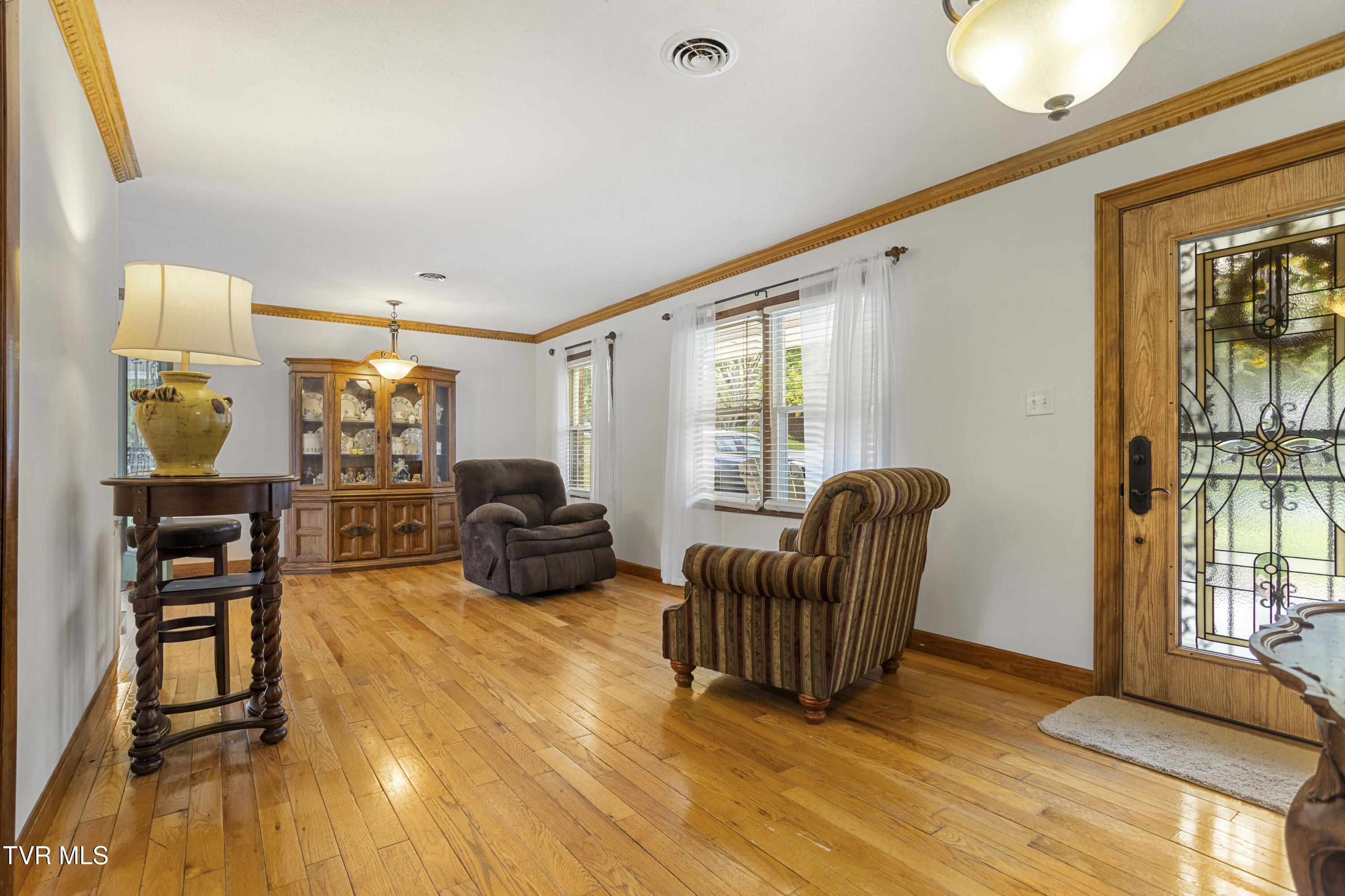 104 Ridgemont Street Bristol, TN 37620 - Photo 8 of 60 177A3844-HDR