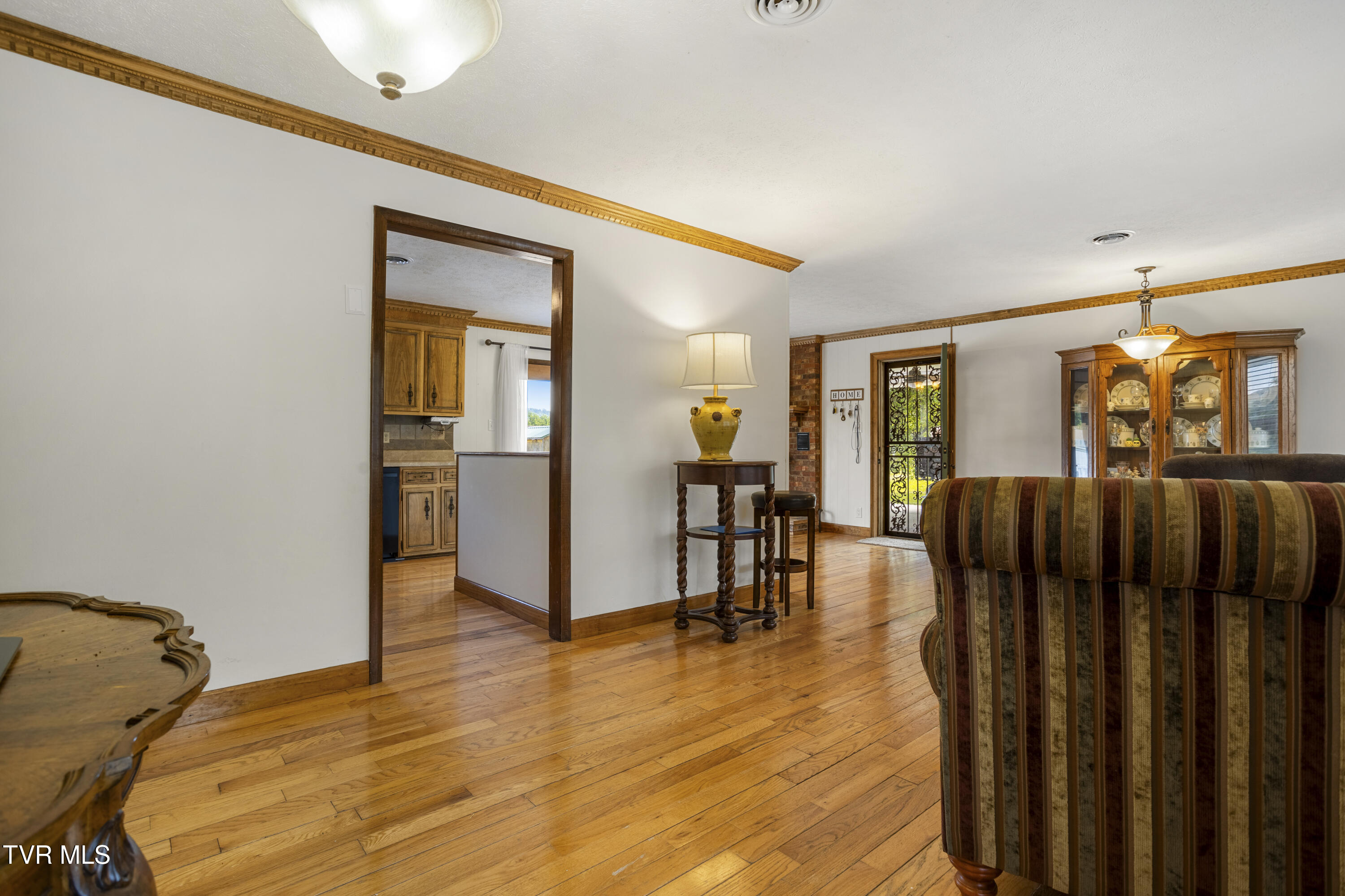 104 Ridgemont Street Bristol, TN 37620 - Photo 10 of 60 177A3848-HDR