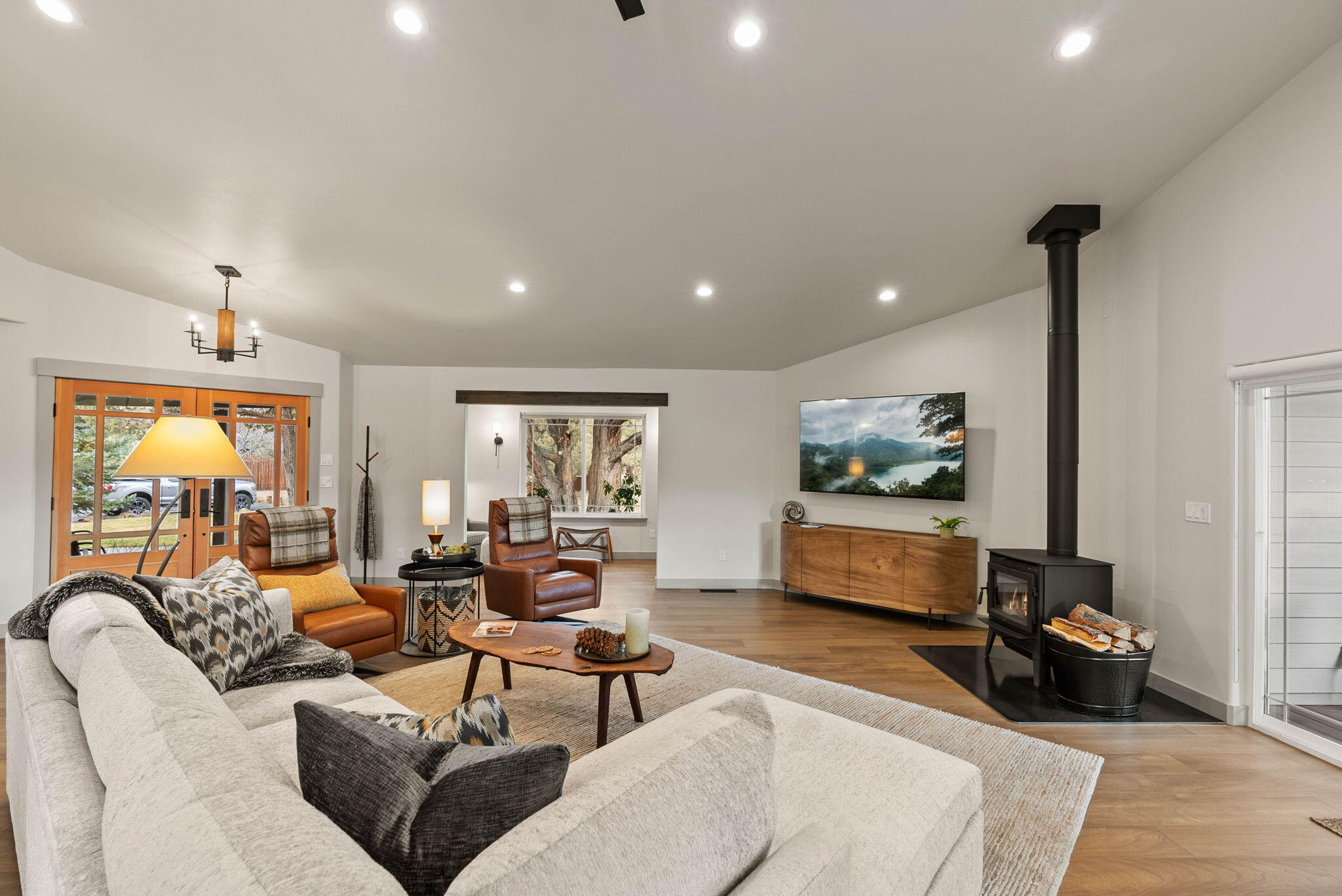 60780 Ward Road Bend, OR 97702 - Photo 12 of 80 43-web-or-mls-Riley Visuals-43