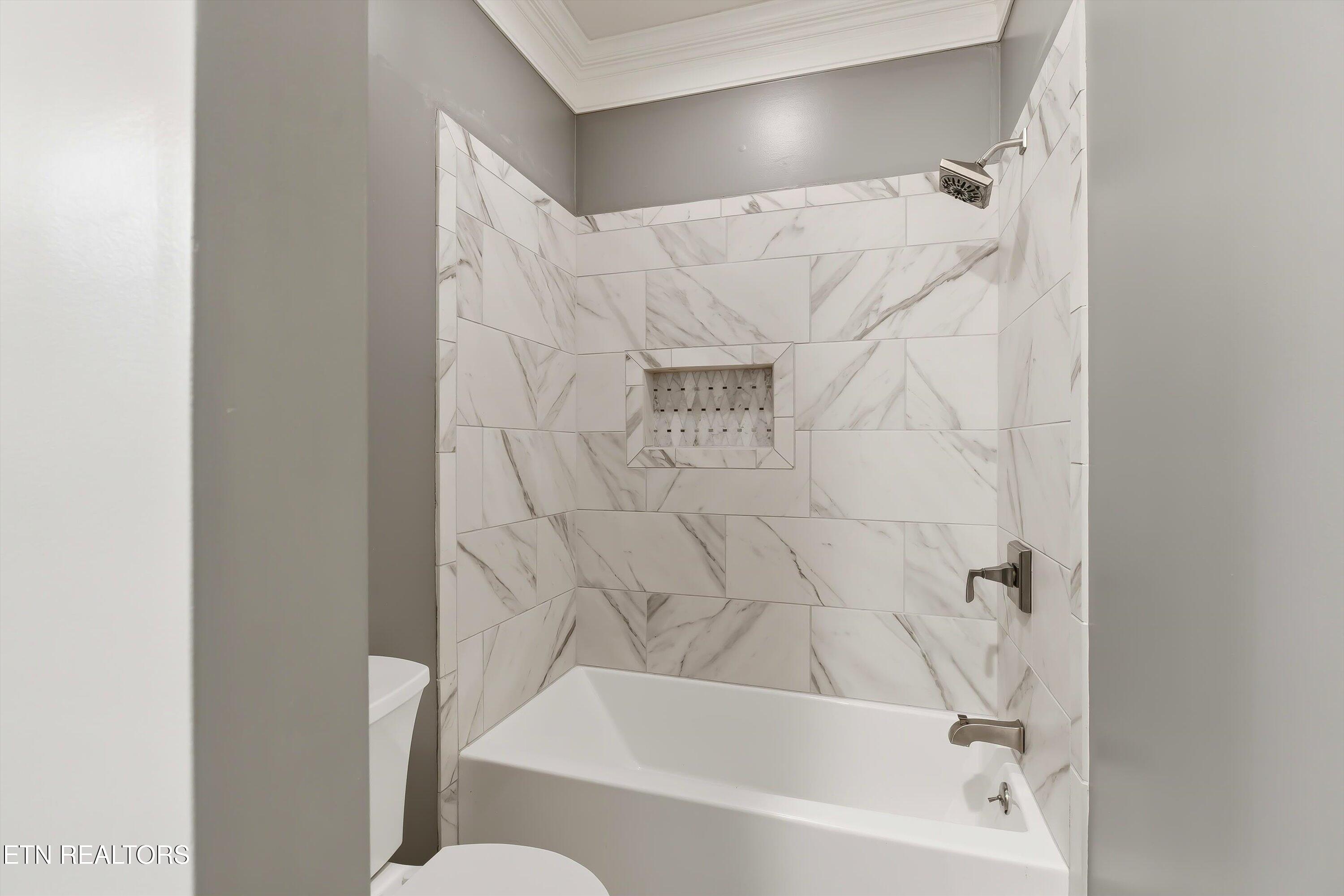 10 Rockingham Road Oak Ridge, TN 37830 - Photo 15 of 31 Jack/Jill Bathroom 3