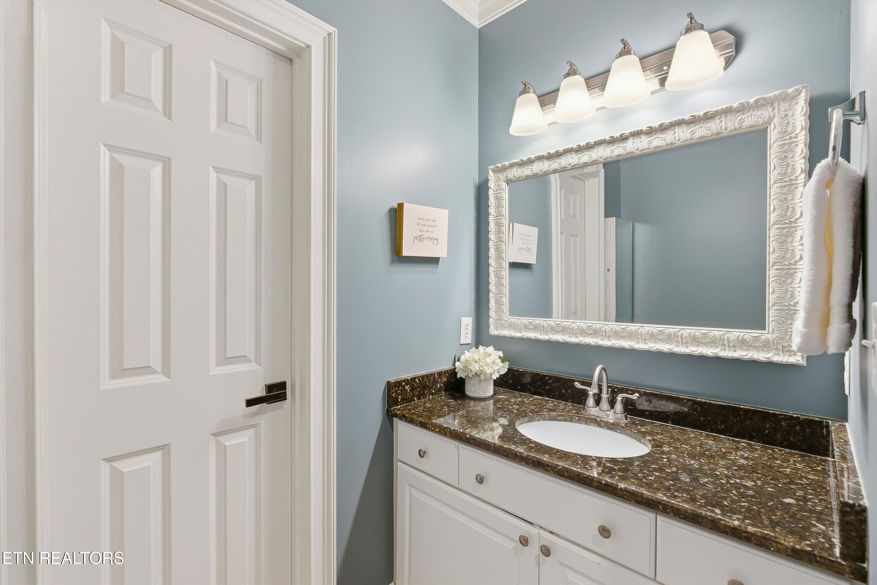 10 Rockingham Road Oak Ridge, TN 37830 - Photo 16 of 31 Jack/Jill Bathroom 3