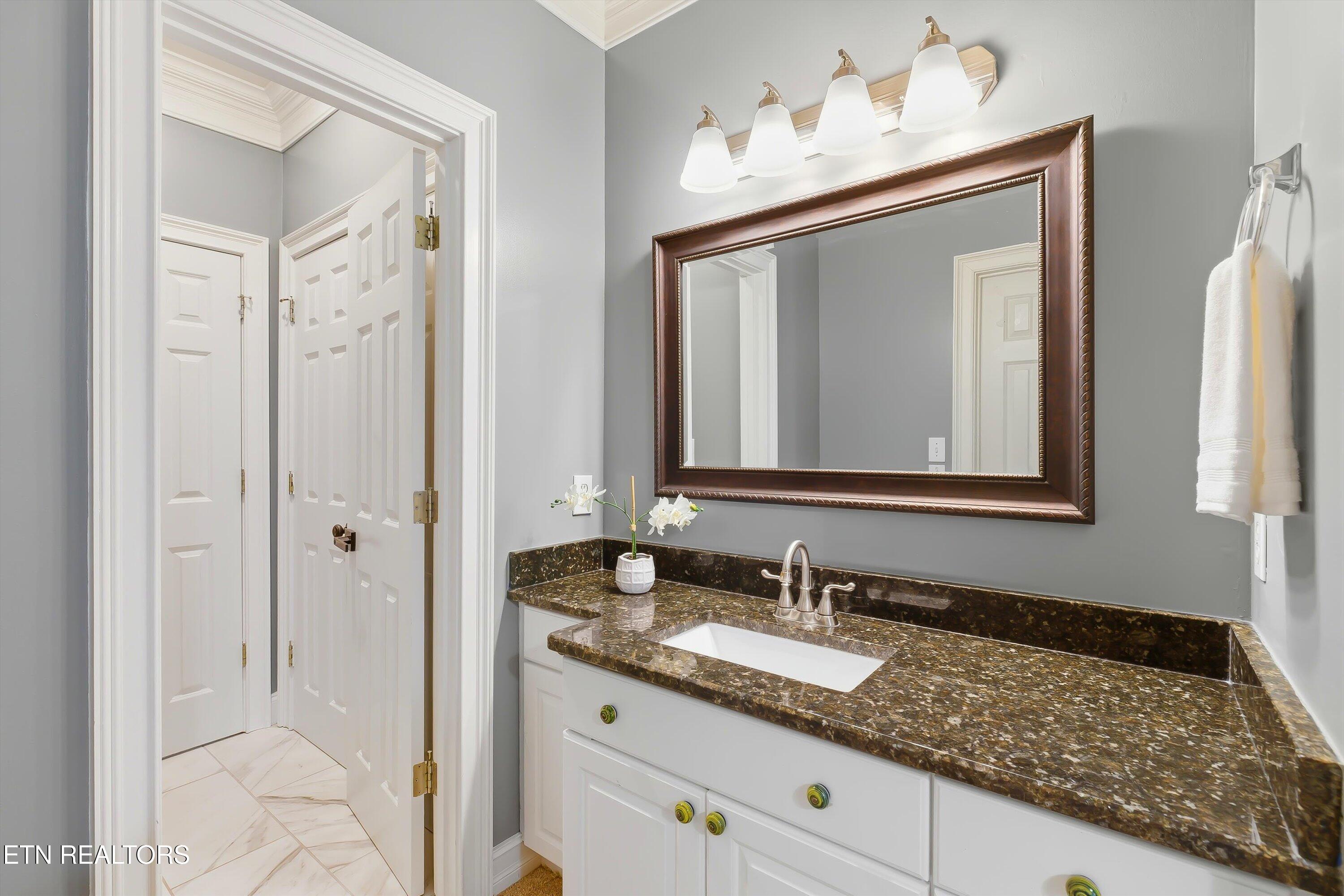 10 Rockingham Road Oak Ridge, TN 37830 - Photo 17 of 31 Jack/Jill Bathroom 3