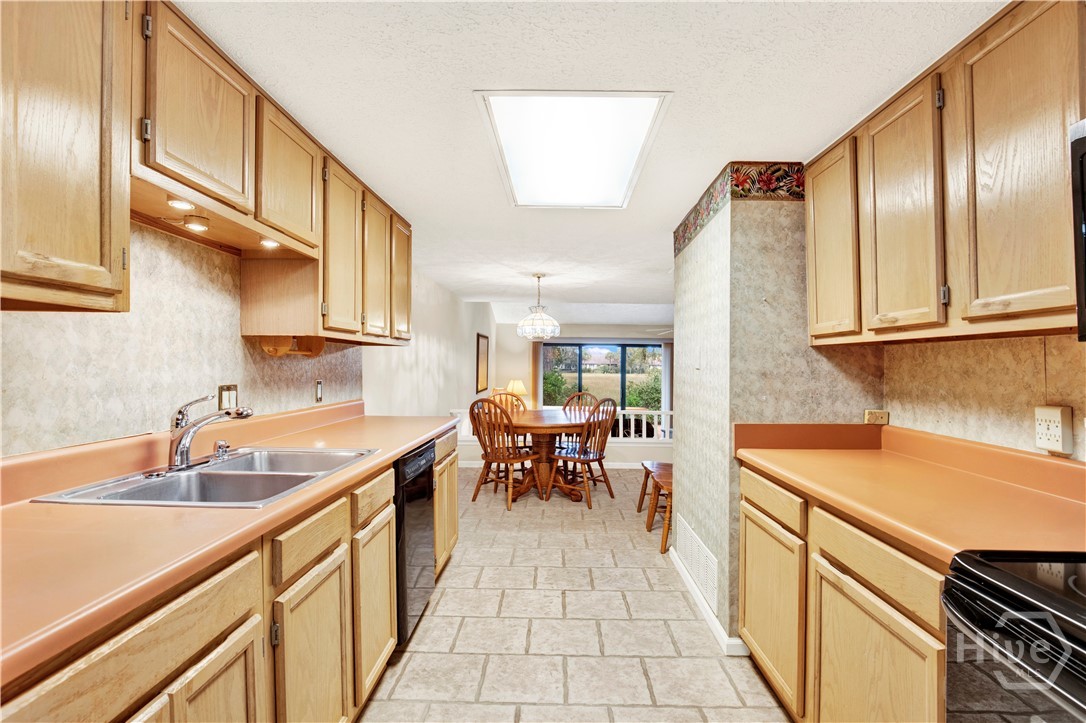 Plenty of cabinets