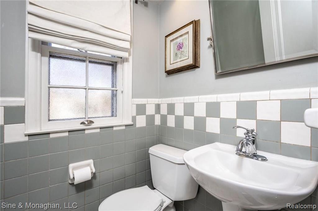 380 Fisher Road Grosse Pointe Farms, MI 48230 - Photo 30 of 42