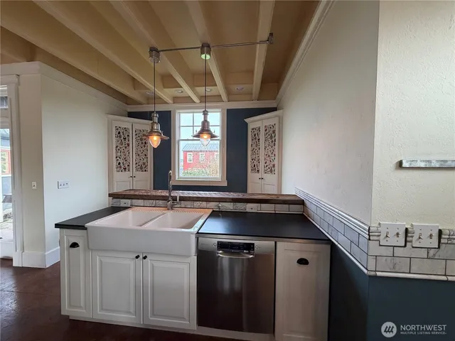 $3,200 | 505 Northeast 6th Street, Coupeville, WA 98239