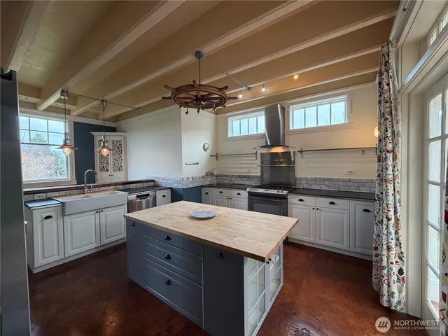 $3,200 | 505 Northeast 6th Street, Coupeville, WA 98239