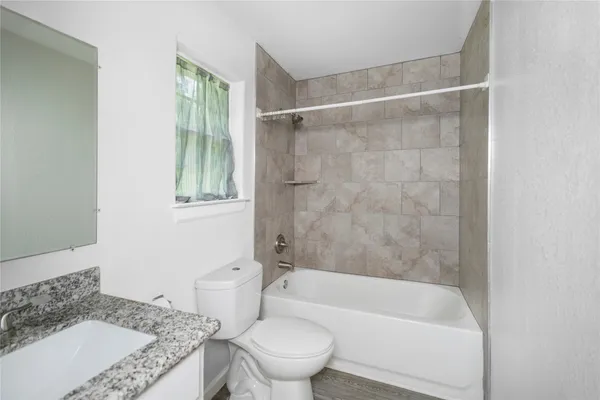 $1,550 | 632 Luke Street, Unit A, Dayton, TX 77535