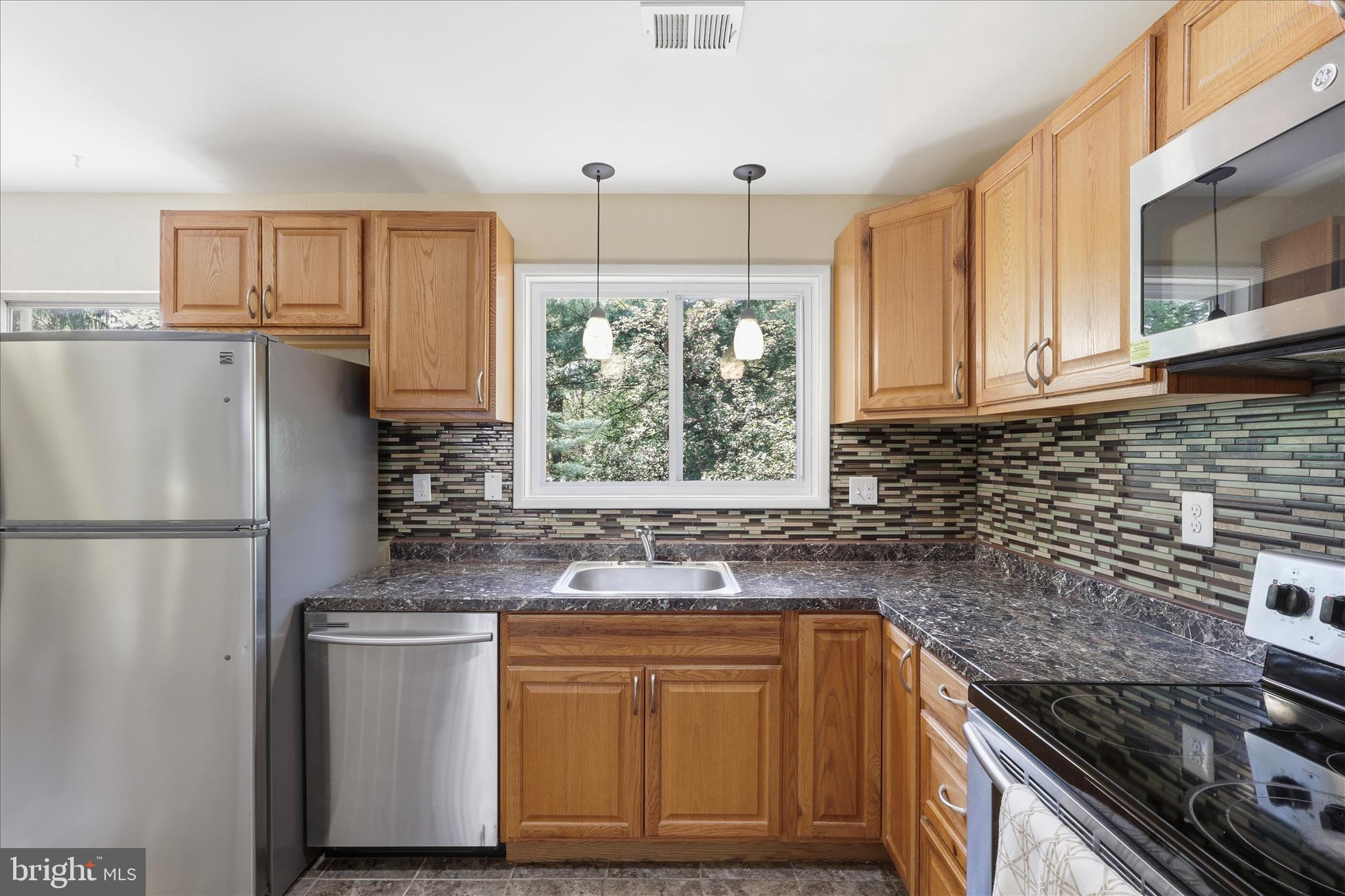 2438 Southgate Square Reston, VA 20191 - Photo 10 of 46 Kitchen