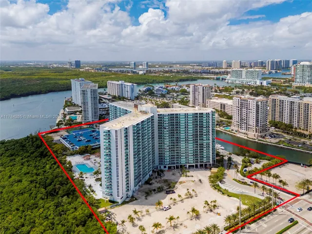 $5,800 | 100 Bayview Drive, Unit PH25, Sunny Isles Beach, FL 33160