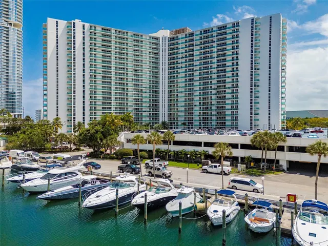 $5,800 | 100 Bayview Drive, Unit PH25, Sunny Isles Beach, FL 33160