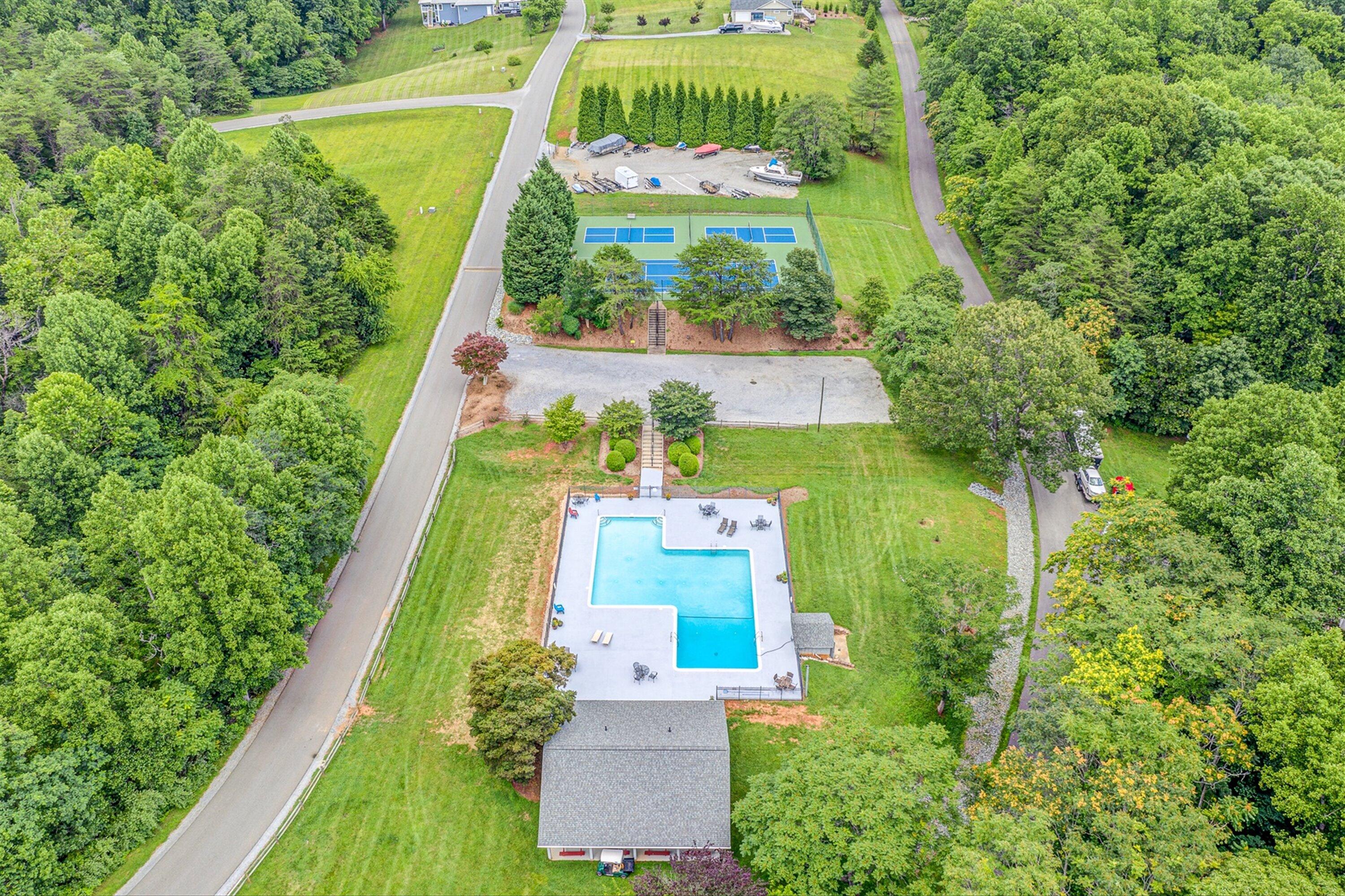 109 Ridgeway Court Moneta, VA 24121 - Photo 39 of 49 44-31-Community Pool and Tennis Courts