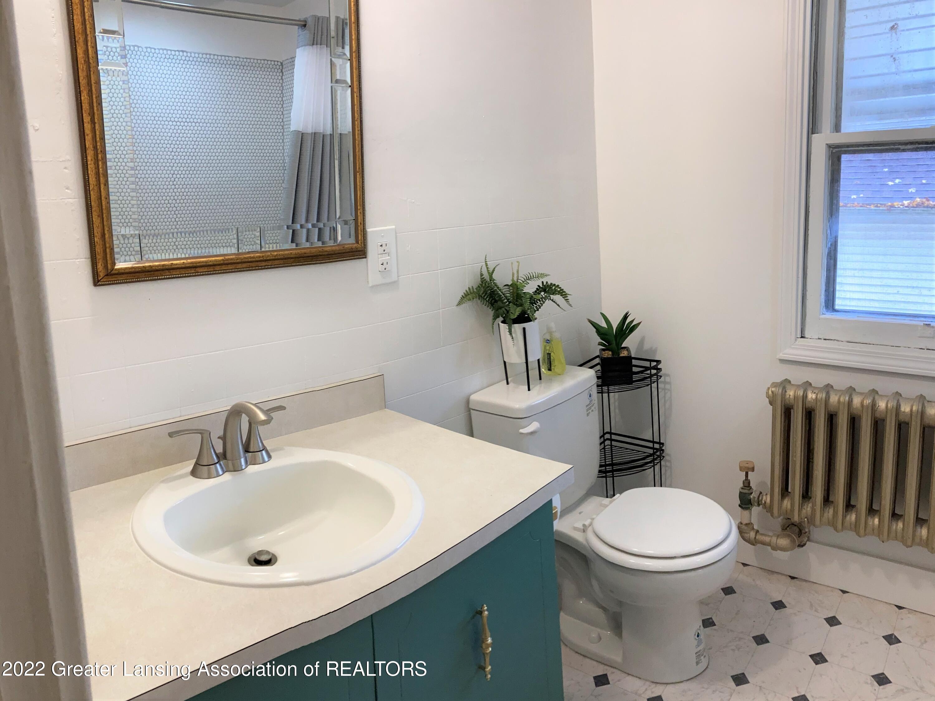 405 East Rouse Street Lansing, MI 48910 - Photo 23 of 31 23 Bathroom