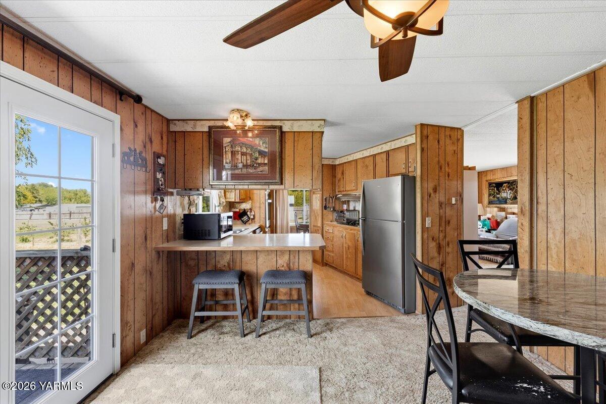 12401 Meadowbrook Road Yakima, WA 98903 - Photo 10 of 20 10 Family Room