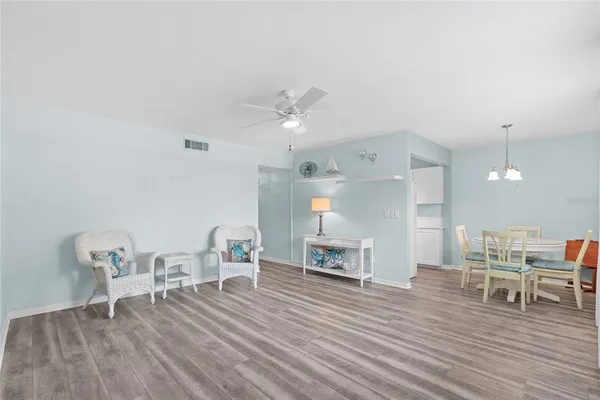 $1,500 | 209 Northeast Lincoln Circle North, Unit 109, St. Petersburg, FL 33702