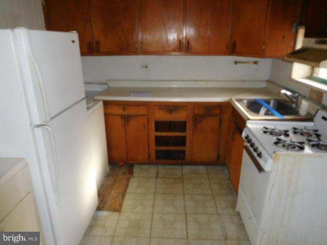 450 Roundview Road Baltimore, MD 21225 - Photo 3 of 9 Kitchen