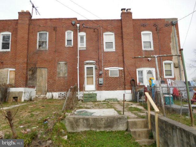 450 Roundview Road Baltimore, MD 21225 - Photo 8 of 9 Exterior (Rear)