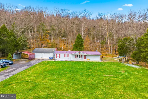a view of a house with backyard and sitting area