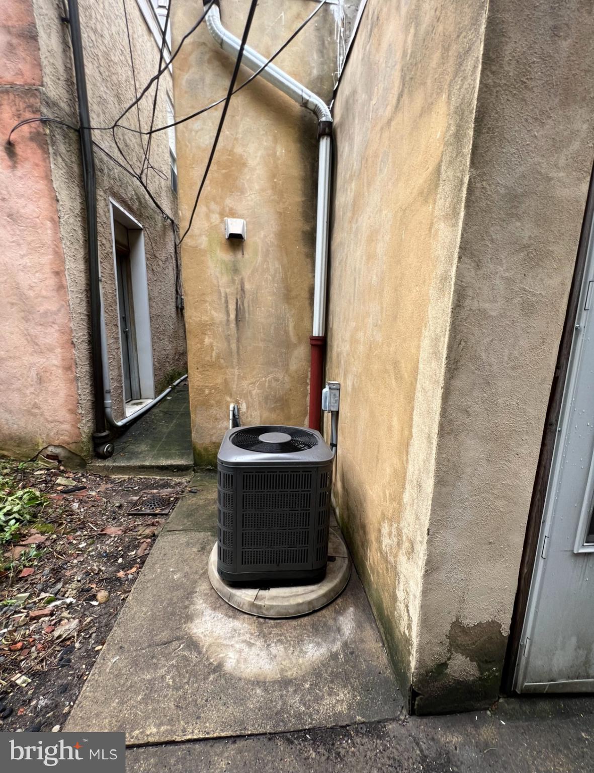 1509 Spring Garden Street Philadelphia, PA 19130 - Photo 13 of 13 a view of a entryway