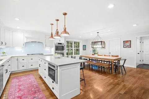 $2,395,000 | 10 Kirkland Circle, Wellesley, MA 02481
