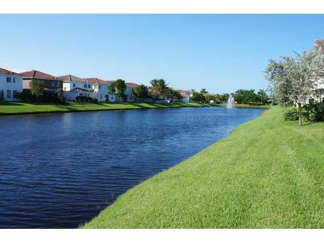 3105 Laurel Ridge Circle Riviera Beach, FL 33404 - Photo 3 of 25 Additional Photo