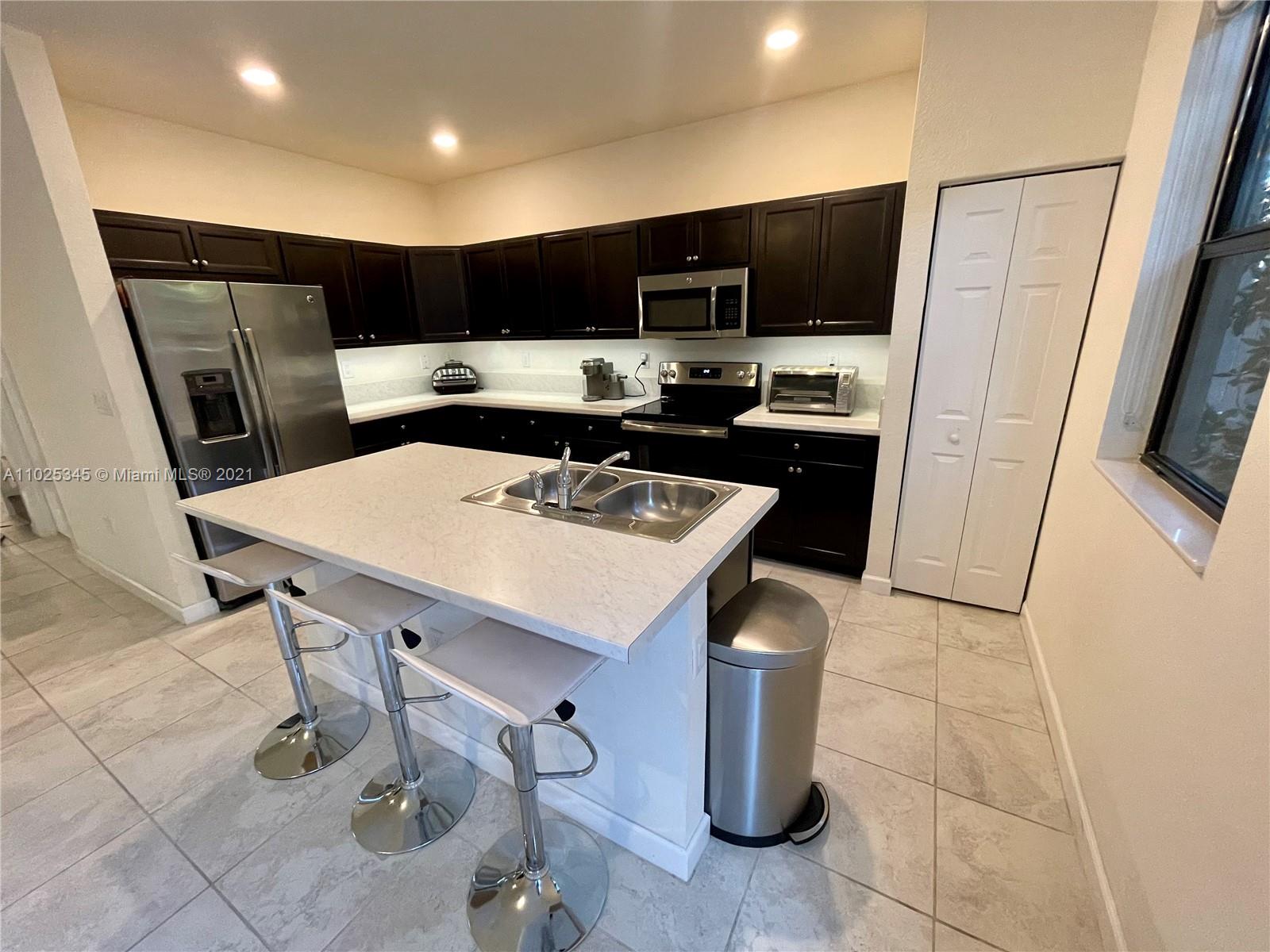 11456 Southwest 252nd Street Homestead, FL 33032 - Photo 5 of 26 Gallery Image 5
