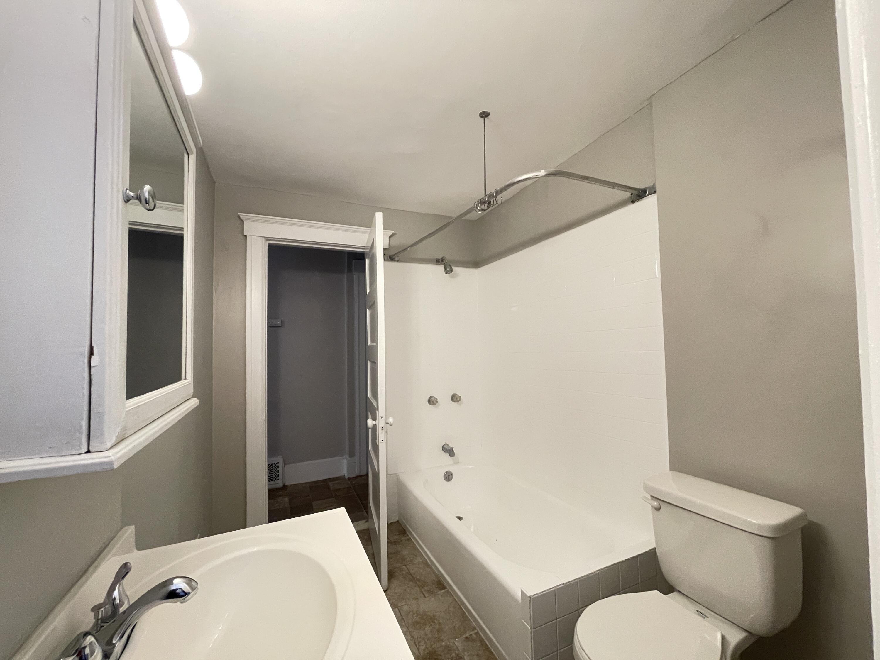 4858 Commonwealth Street, Unit 1 Detroit, MI 48208 - Photo 5 of 7 A_ Use This Bathroom