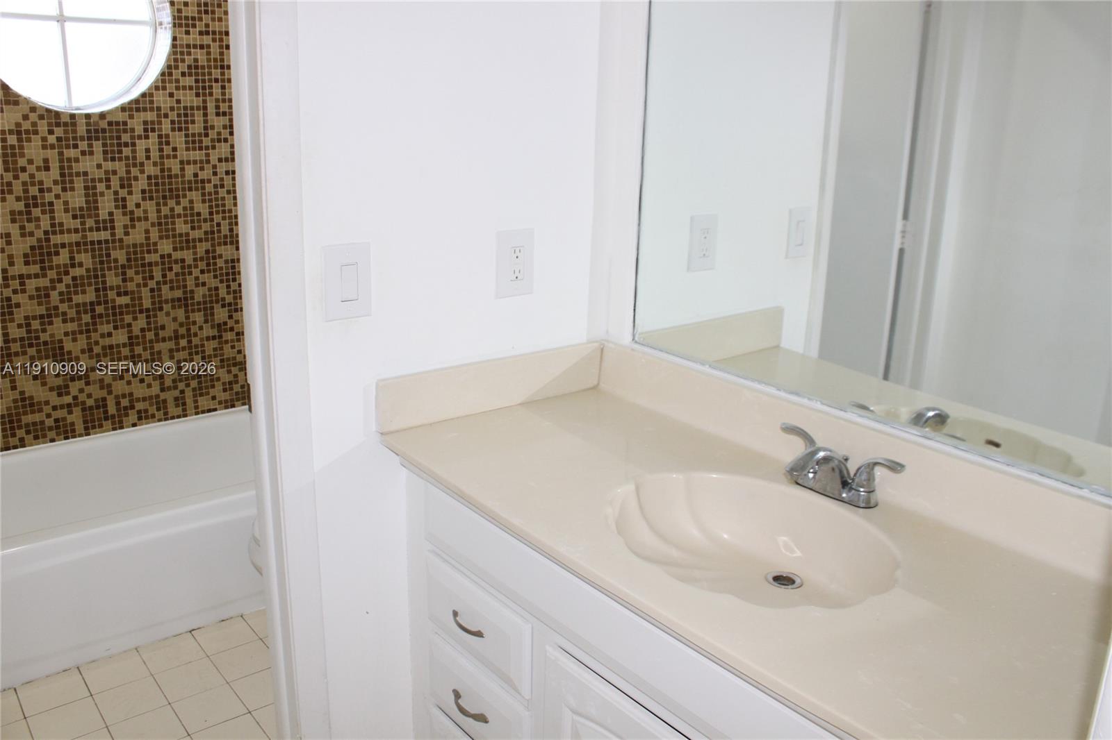 180 Riviera Circle, Unit 305 Weston, FL 33326 - Photo 7 of 24