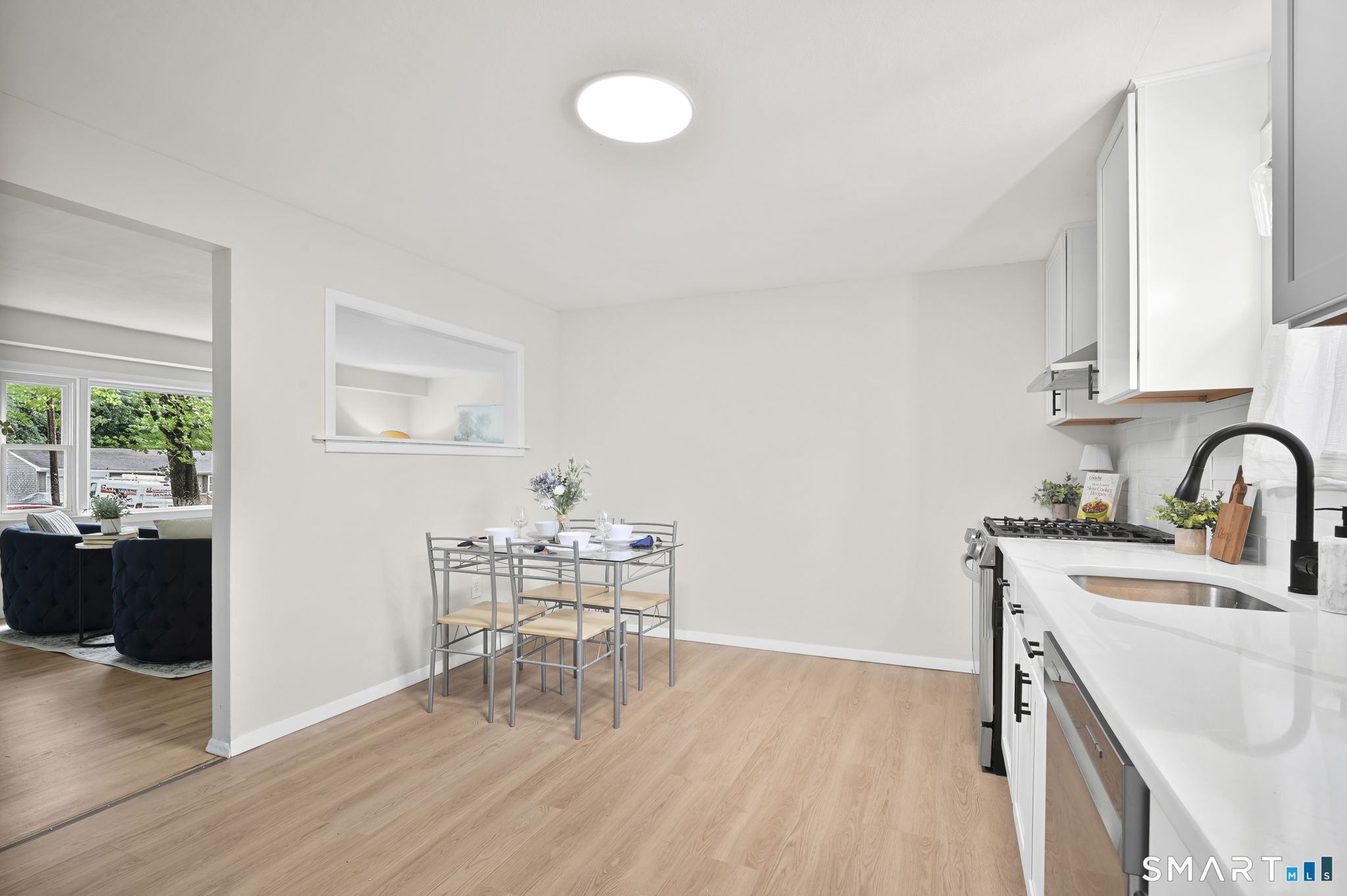 31 Meadowlark Road Enfield, CT 06082 - Photo 7 of 25 Light and bright