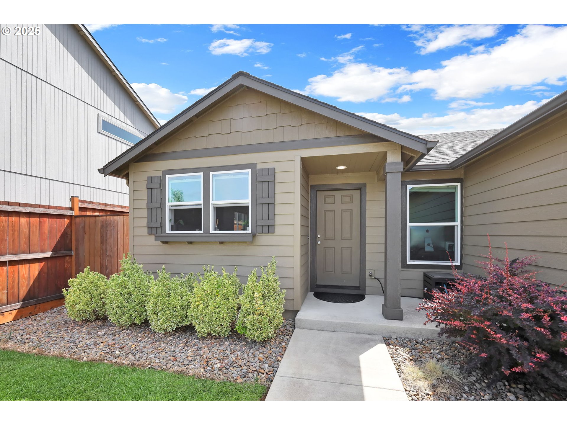 2057 South 59th Street Springfield, OR 97478 - Photo 3 of 28 a front view of a house with a yard