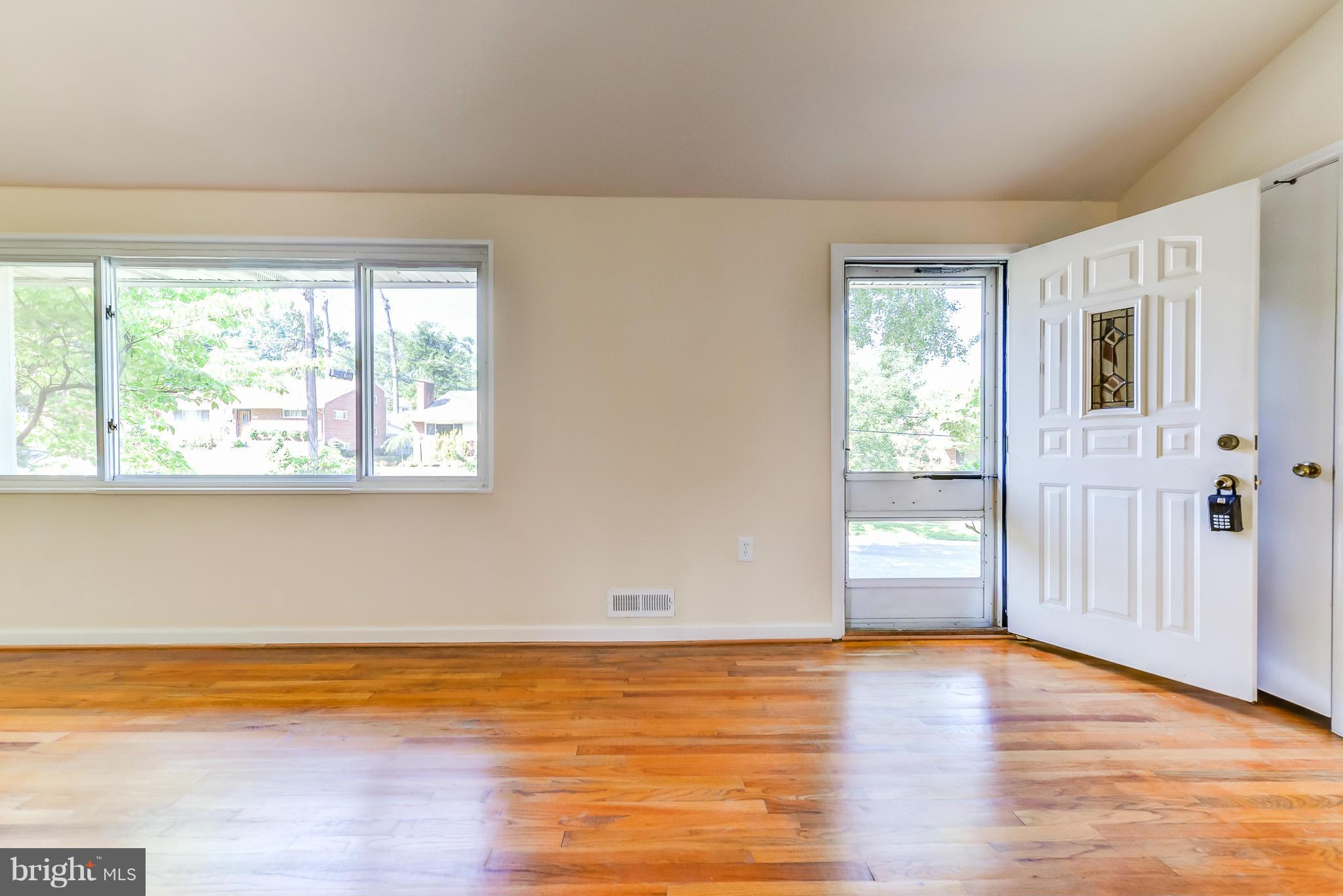 12919 Moray Road Silver Spring, MD 20906 - Photo 4 of 22 Interior (General)