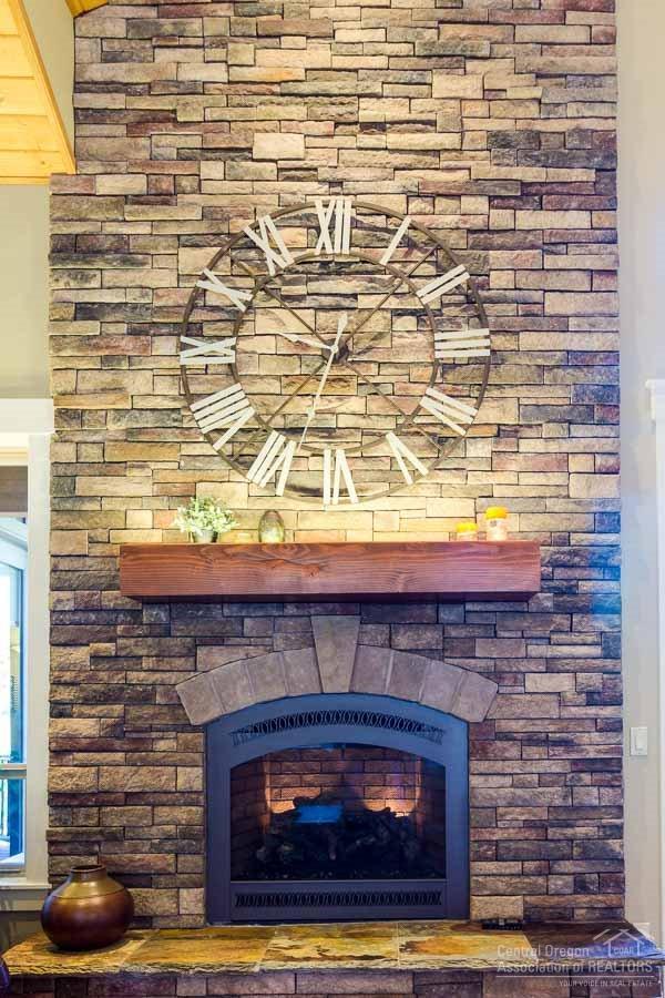22 Oregon Loop Sunriver, OR 97707 - Photo 6 of 25 a living room with a fireplace