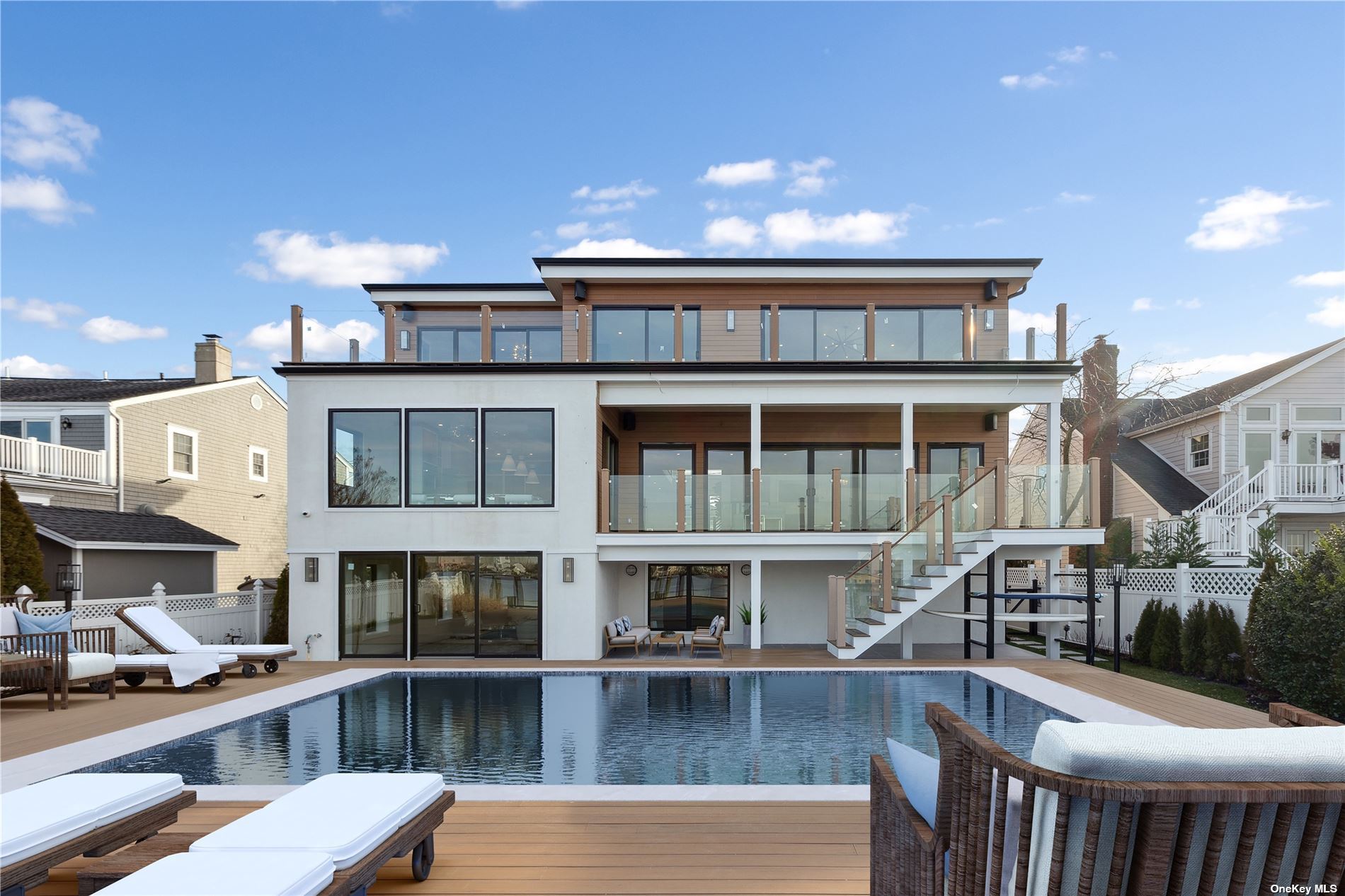 525 East Bay Dr