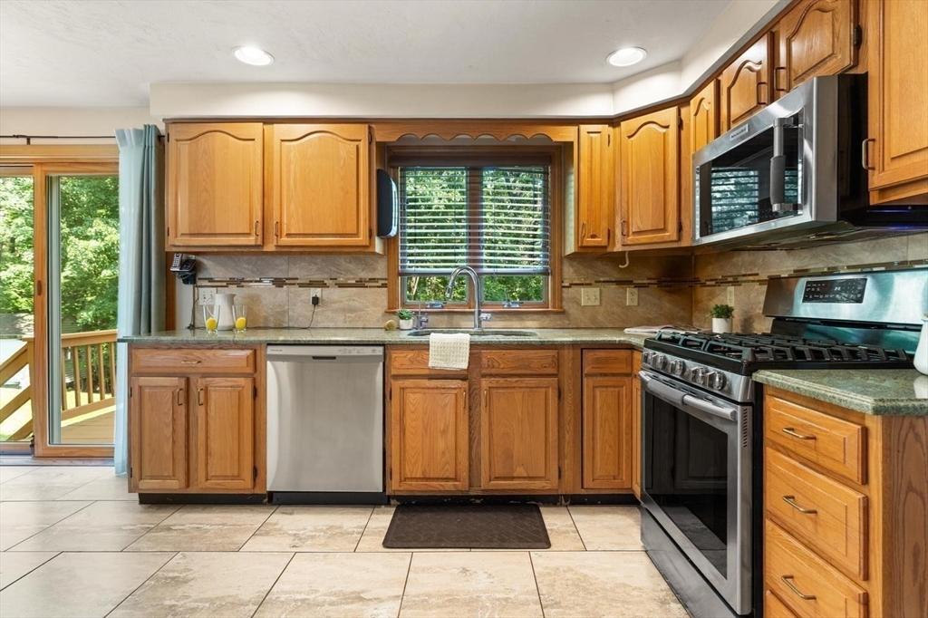 73 Sudbury Road Ashland, MA 01721 - Photo 4 of 39 Gallery Image 4
