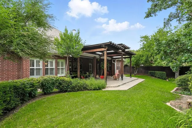 a view of an house with backyard and porch