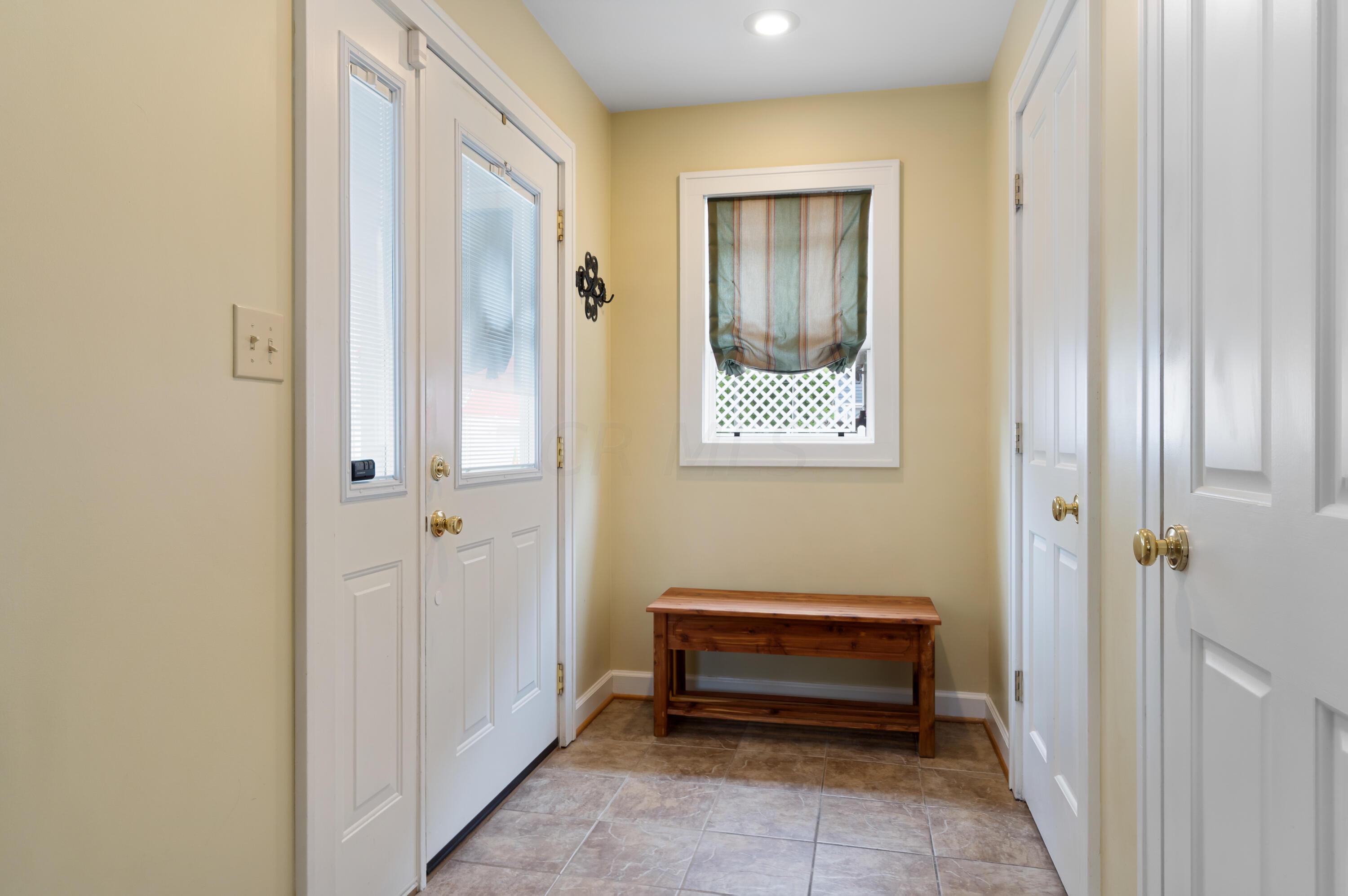 448 East Dunedin Road Columbus, OH 43214 - Photo 22 of 39 Back Hall