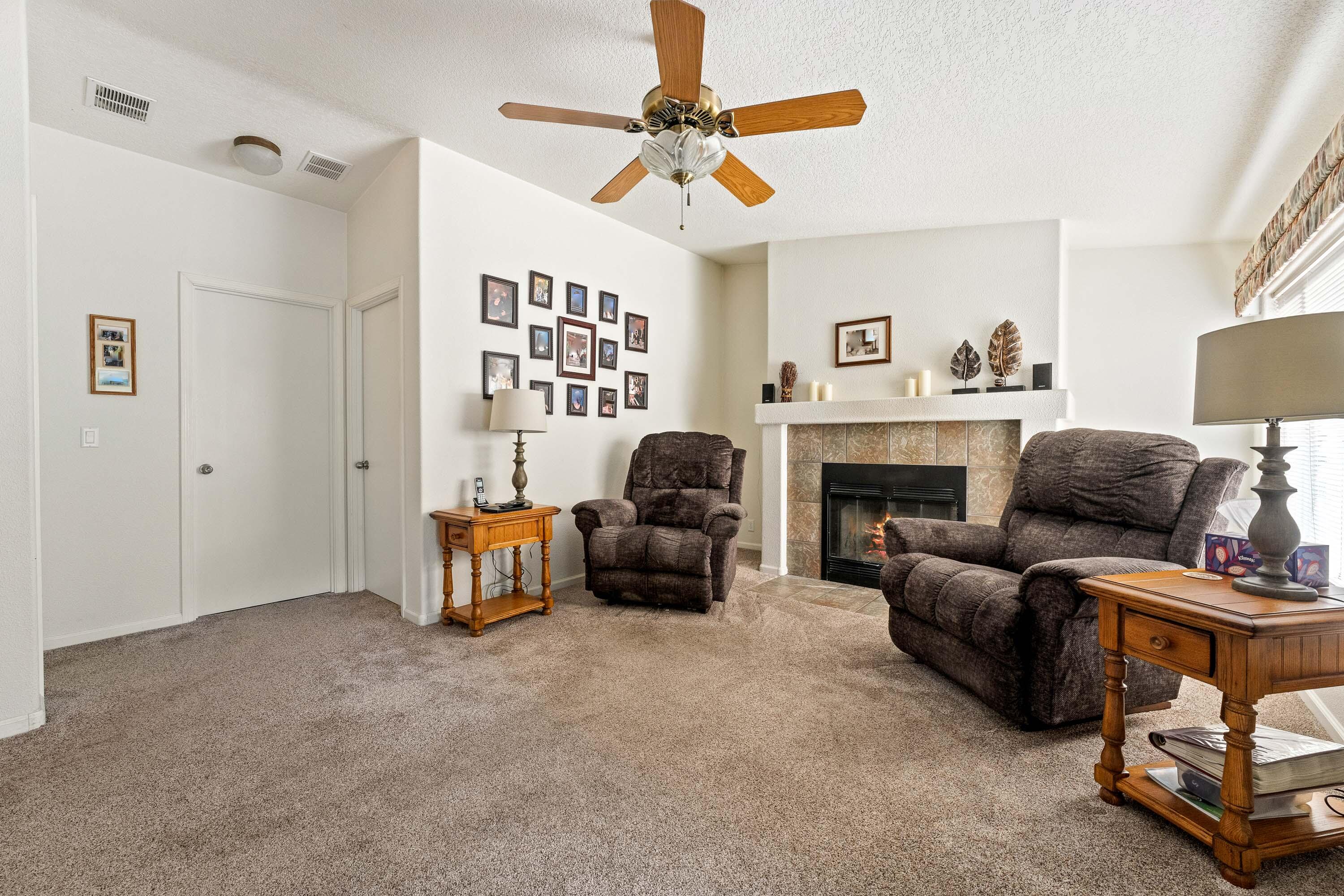 6034 Rockydale Road Cave Junction, OR 97523 - Photo 30 of 41 Family Room